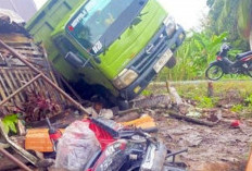 Kecelakaan di Jalintim OKI, Truk hingga Nyaris Terbalik Usai Hantam Motor