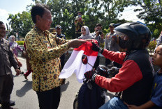 Pemkab OKI Bagikan 1.500 Bendera Merah Putih dalam Rangka Meriahkan HUT RI ke-79