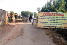 Hampir Roboh, Jembatan Penghubung Sembilan Desa di Muara Padang Banyuasin Ditutup