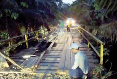 Jembatan Penghubung di Desa Sukamaju Diduga Dibakar OTD