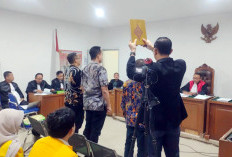 Mantan Pj Bupati OKU Iqbal Syahbana Muncul di Persidangan Korupsi Fee Proyek Pokir DPRD