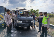 Gerak Cepat Personel Polsek Pemulutan, Amankan TKP Mobil Terbakar di Gerbang Tol Kramasan Ogan Ilir