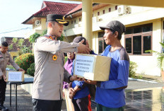 Berkah HUT Bhayangkara ke-78 Bagi Petugas Kebersihan Mapolres Ogan Ilir, Terima Paket Sembako Gratis