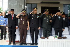 Pemkab OKI Gelar Upacara dan Ziarah Makam Peringatan Hari Pahlawan ke-79