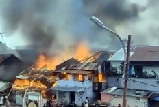 Kebakaran Hebat di Kelurahan 10 Ilir Palembang! 16 Rumah Terbakar, 31 Keluarga Kehilangan Tempat Tinggal