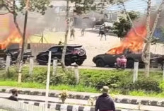 7 Mobil Milik TNI-Polri Dibakar Massa, Diduga Kecewa Warga Sipil Jadi Korban Tembak Mati