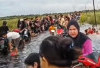 Jalan Banjir di Tulung Selapan Jadi Tempat Wisata Dadakan, Jadi Spot Favorit Ngabuburit