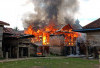 Kebakaran Hebat Melanda Desa Curup,  Tiga Rumah Ludes Terbakar